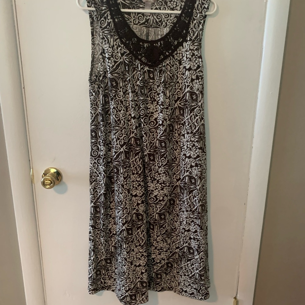 White Stag Black and Cream Patterned Top